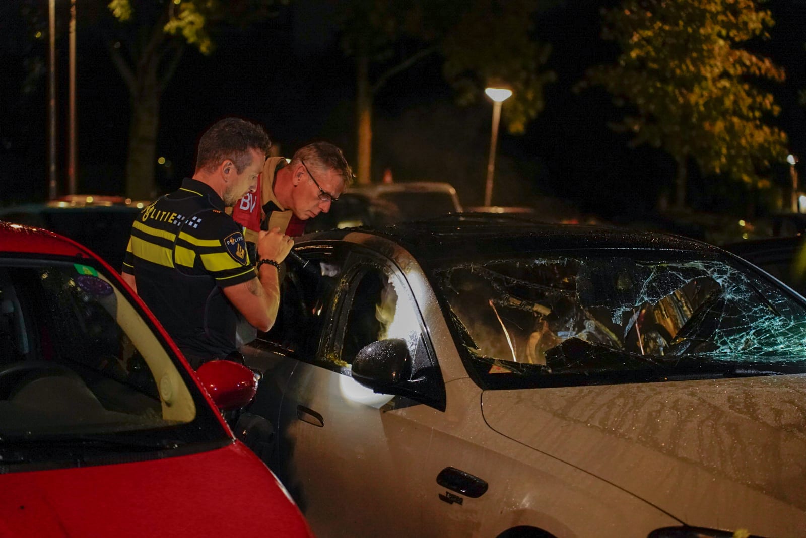 Flinke rookontwikkeling bij brand personenauto aan Melanchtonweg in Rotterdam – foto 7