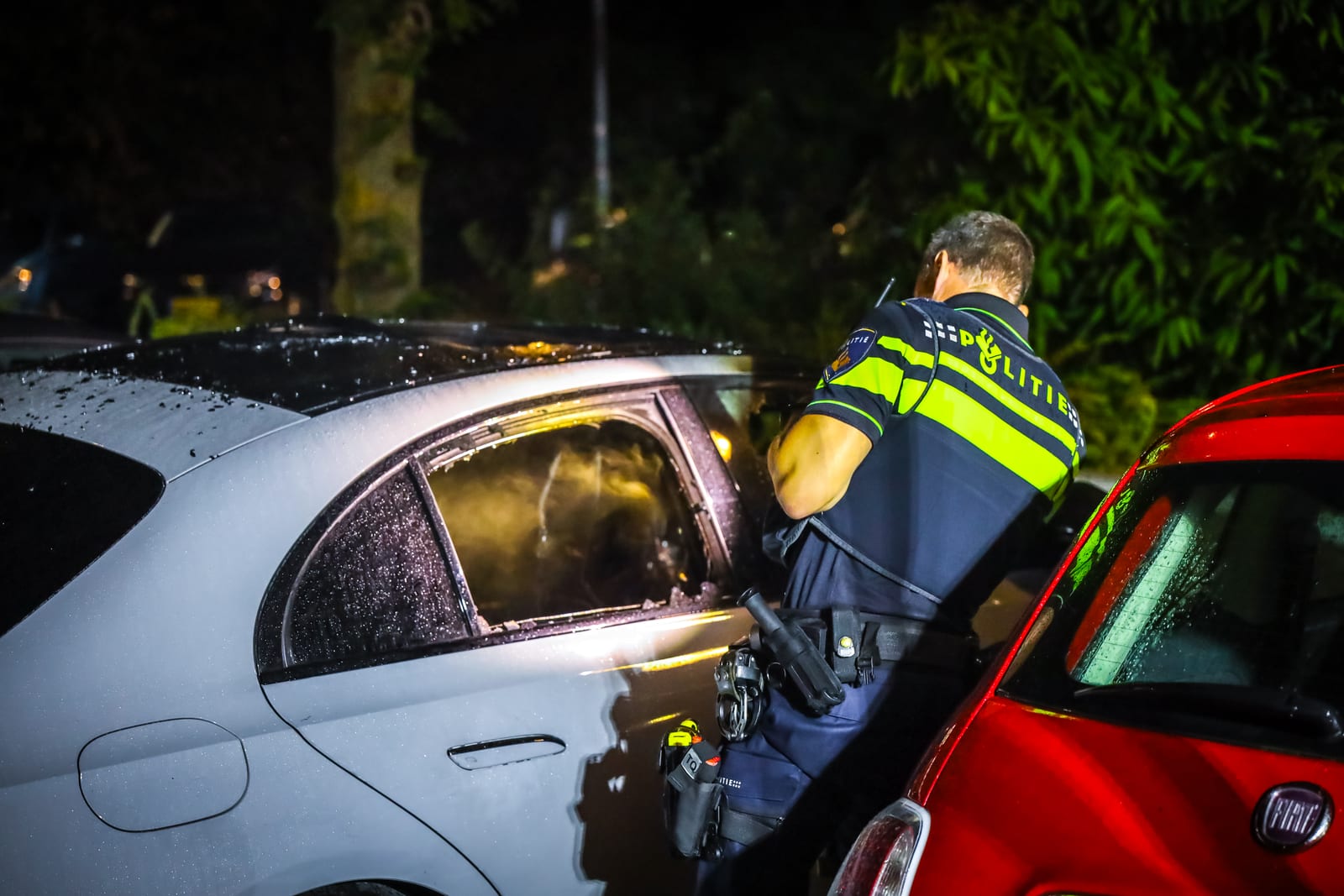 Flinke rookontwikkeling bij brand personenauto aan Melanchtonweg in Rotterdam – foto 4