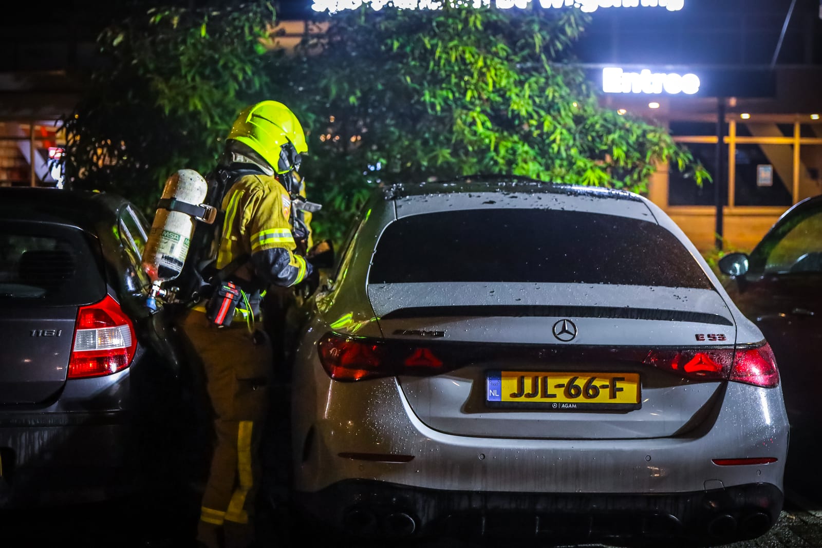 Flinke rookontwikkeling bij brand personenauto aan Melanchtonweg in Rotterdam – foto 8