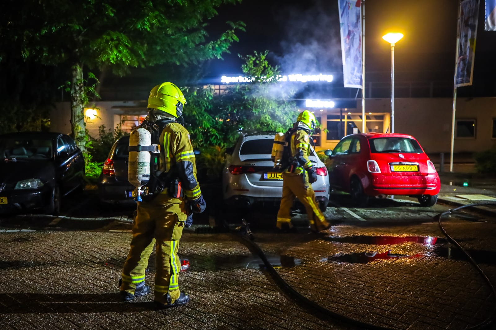 Flinke rookontwikkeling bij brand personenauto aan Melanchtonweg in Rotterdam – foto 2