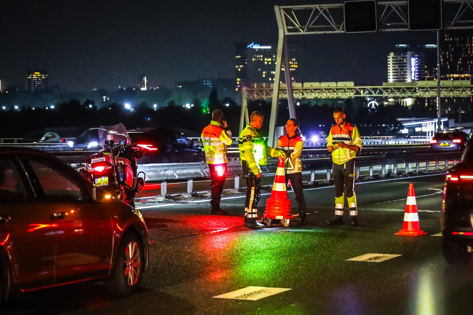 Kettingbotsing op Brienenoordbrug A16 in Rotterdam met vijf voertuigen – foto 11