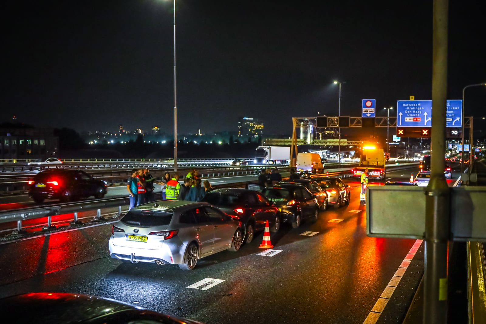 Kettingbotsing op Brienenoordbrug A16 in Rotterdam met vijf voertuigen – foto 5