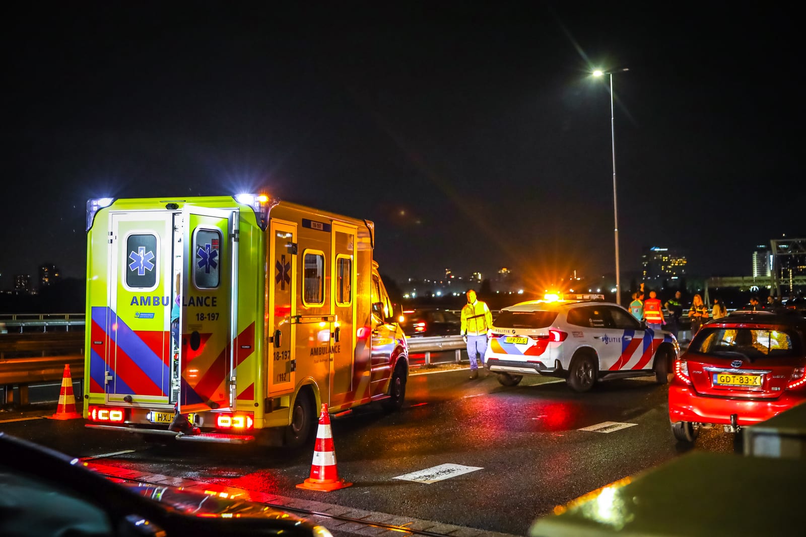 Kettingbotsing op Brienenoordbrug A16 in Rotterdam met vijf voertuigen – foto 1