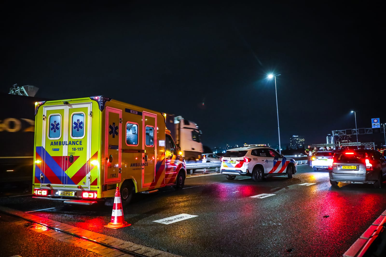 Kettingbotsing op Brienenoordbrug A16 in Rotterdam met vijf voertuigen – foto 9
