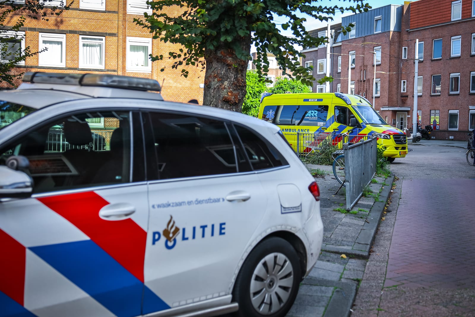 Man belt zelf hulpdiensten na steekwond van dagen eerder in Rotterdam – foto 7