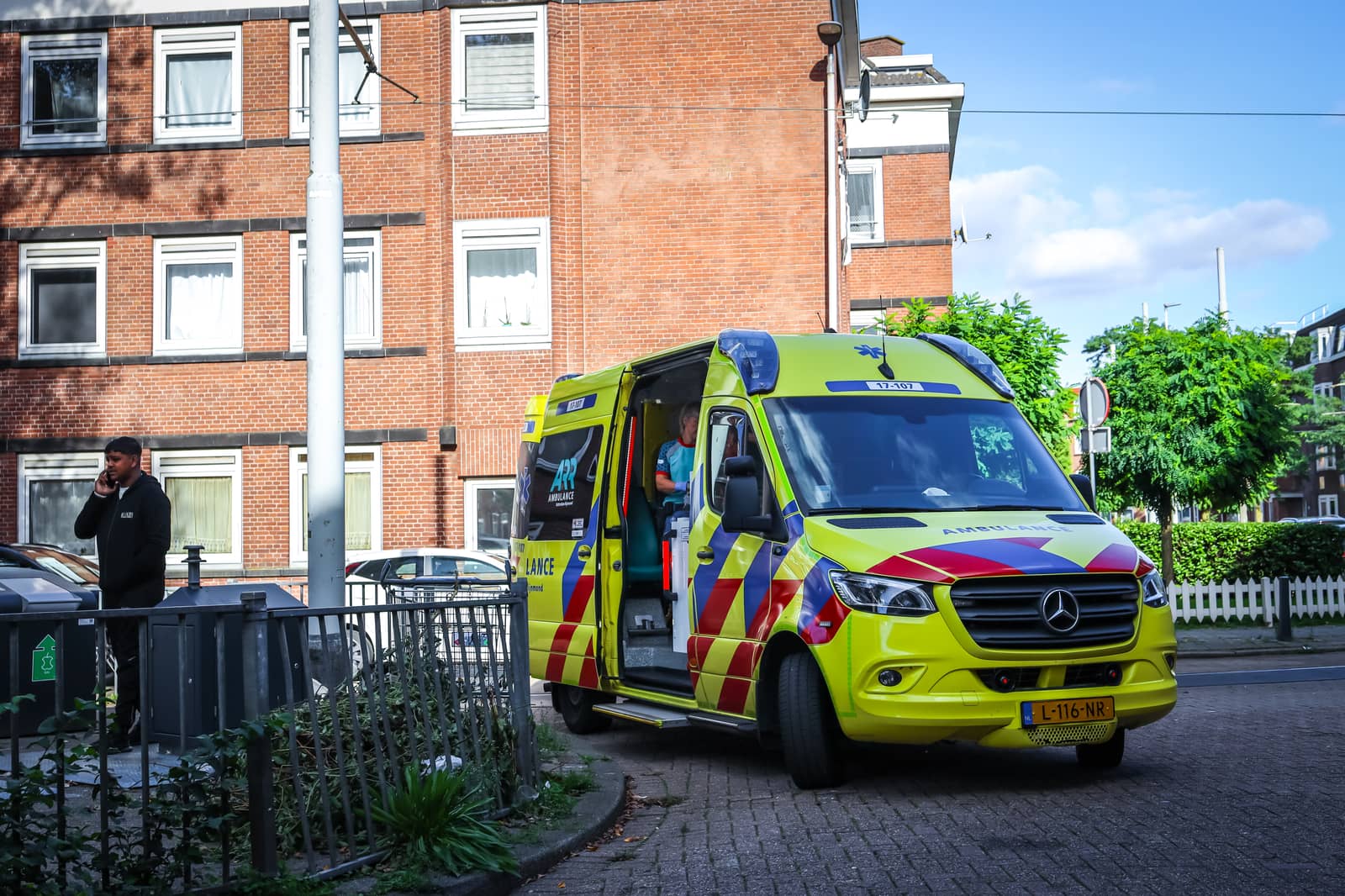 Man belt zelf hulpdiensten na steekwond van dagen eerder in Rotterdam – foto 8