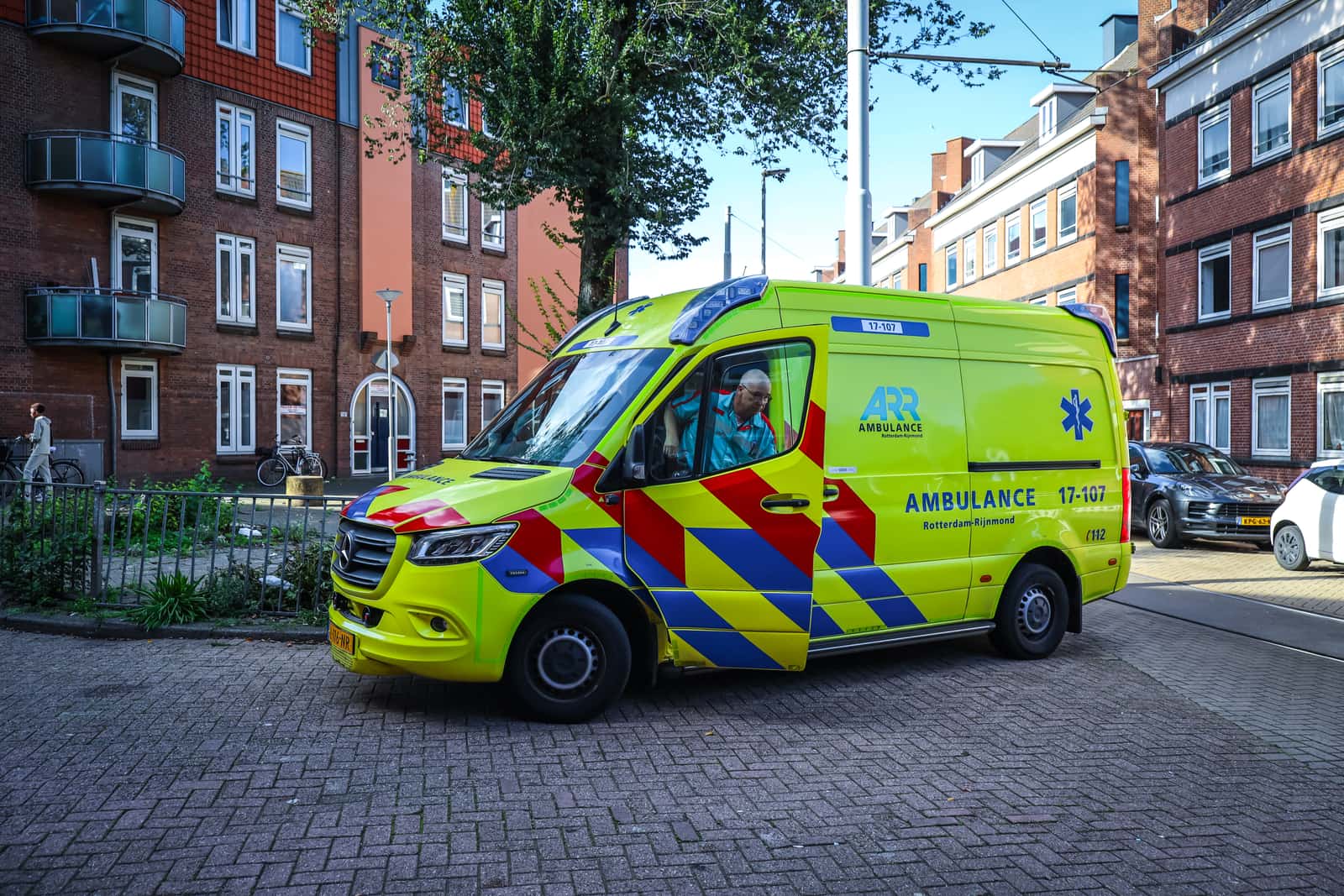 Man belt zelf hulpdiensten na steekwond van dagen eerder in Rotterdam – foto 6