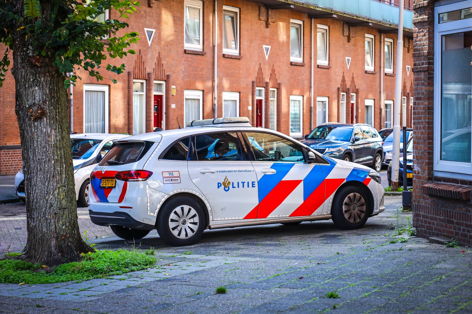 Man belt zelf hulpdiensten na steekwond van dagen eerder in Rotterdam – foto 9