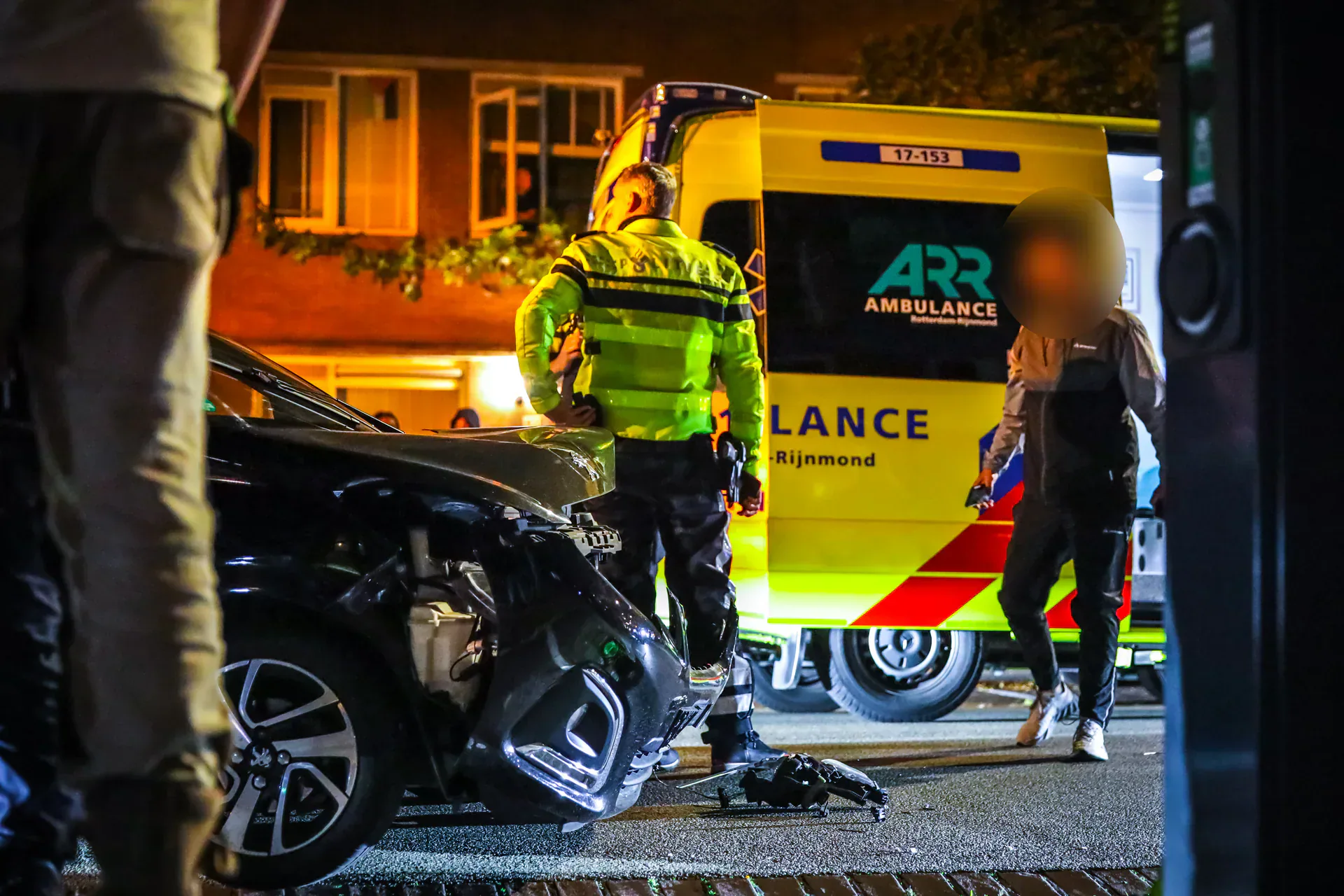 Aanhouding bij frontaal ongeval op de Beukelsweg in Rotterdam – foto 10
