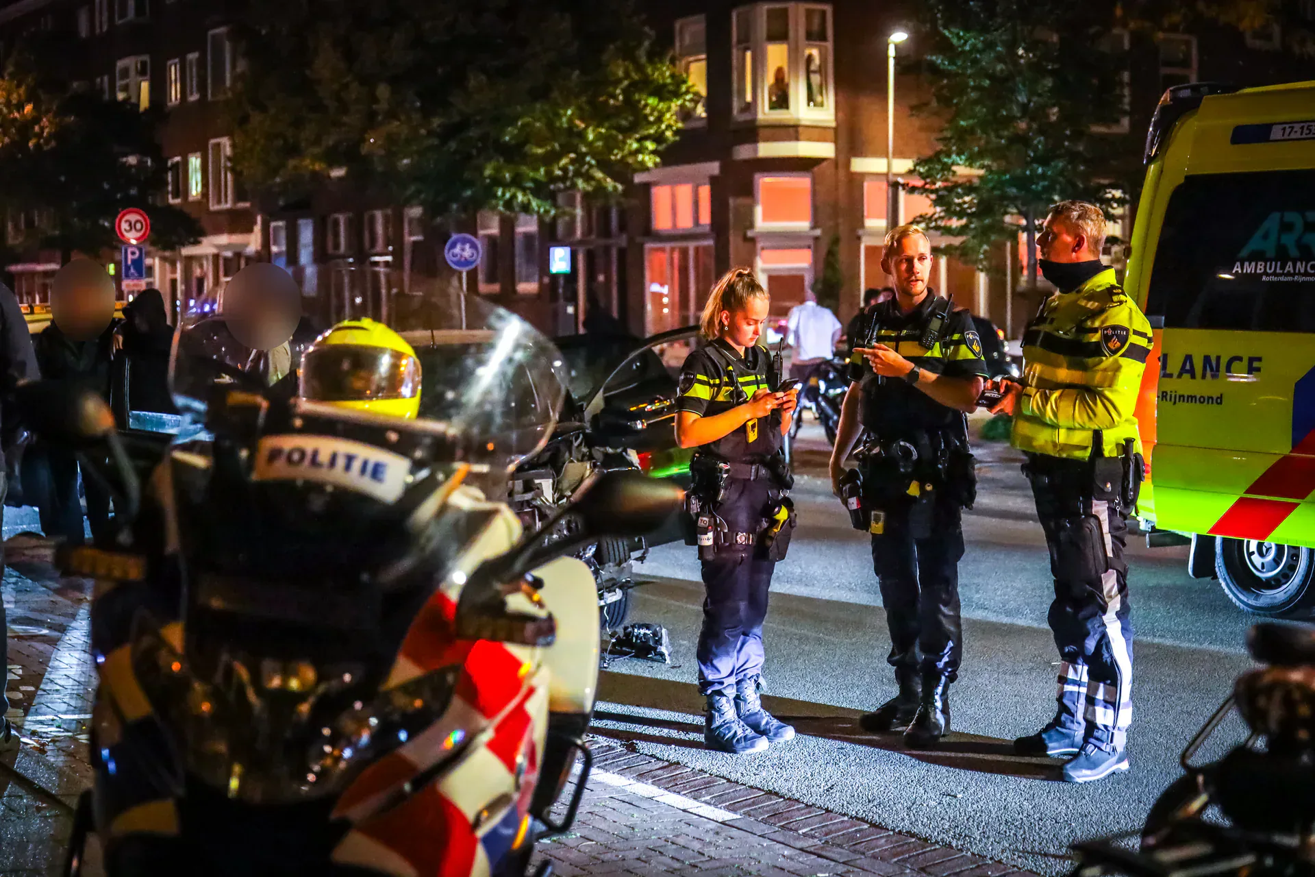 Aanhouding bij frontaal ongeval op de Beukelsweg in Rotterdam – foto 3