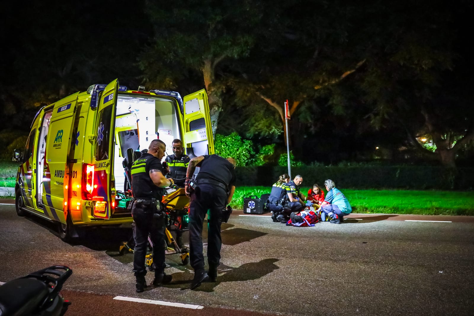 Scooterrijder zwaargewond na val bij wegversmalling op Ary Prinslaan in Schiedam – foto 3
