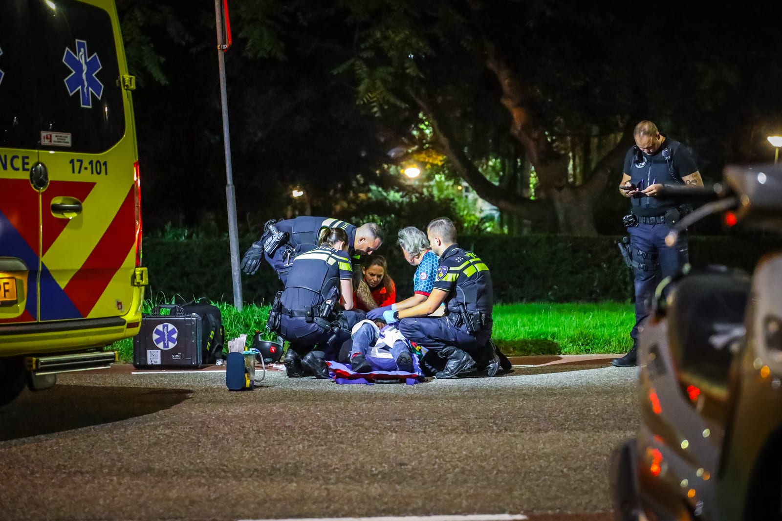 Scooterrijder zwaargewond na val bij wegversmalling op Ary Prinslaan in Schiedam – foto 4