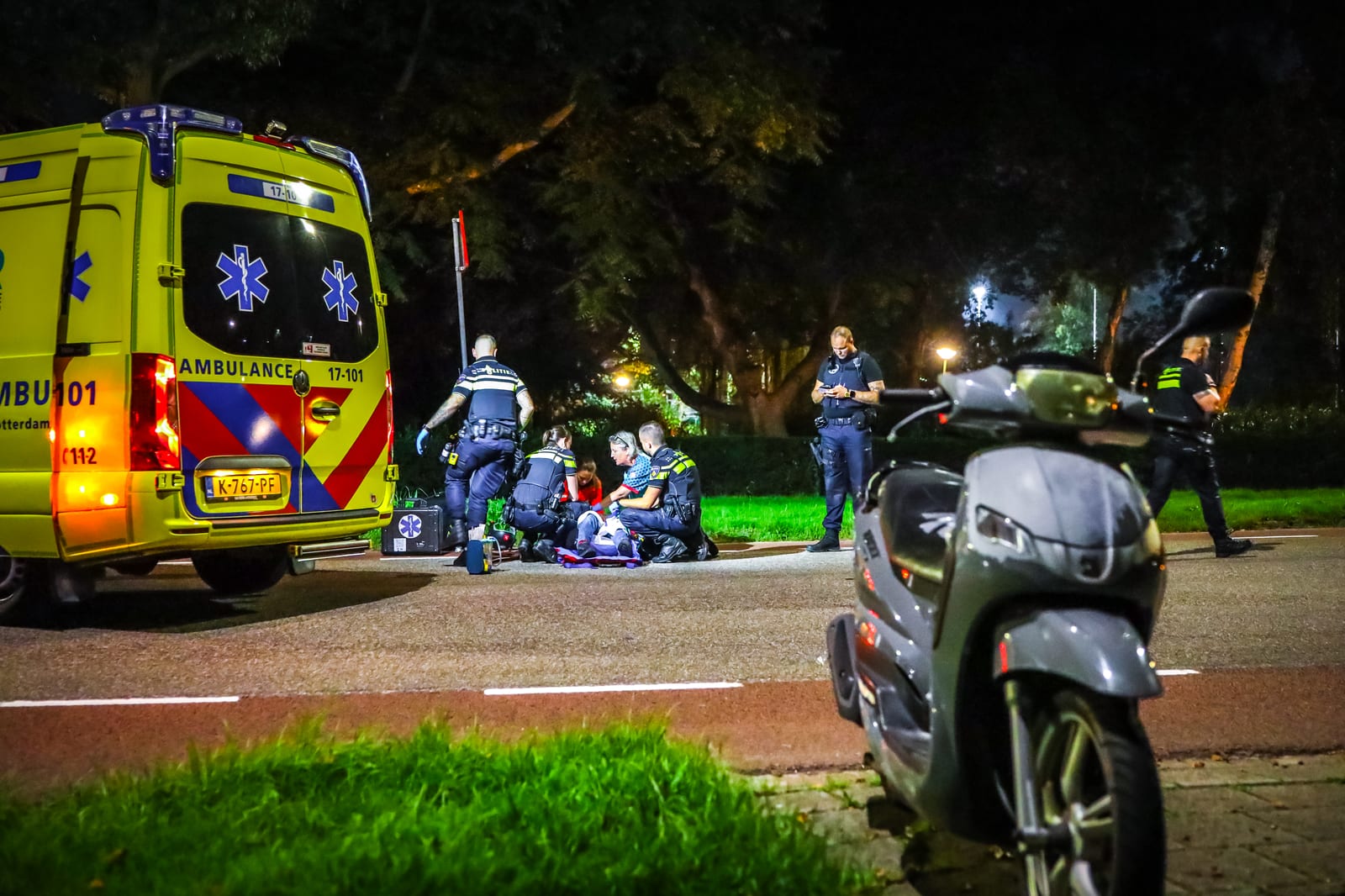 Scooterrijder zwaargewond na val bij wegversmalling op Ary Prinslaan in Schiedam – foto 5