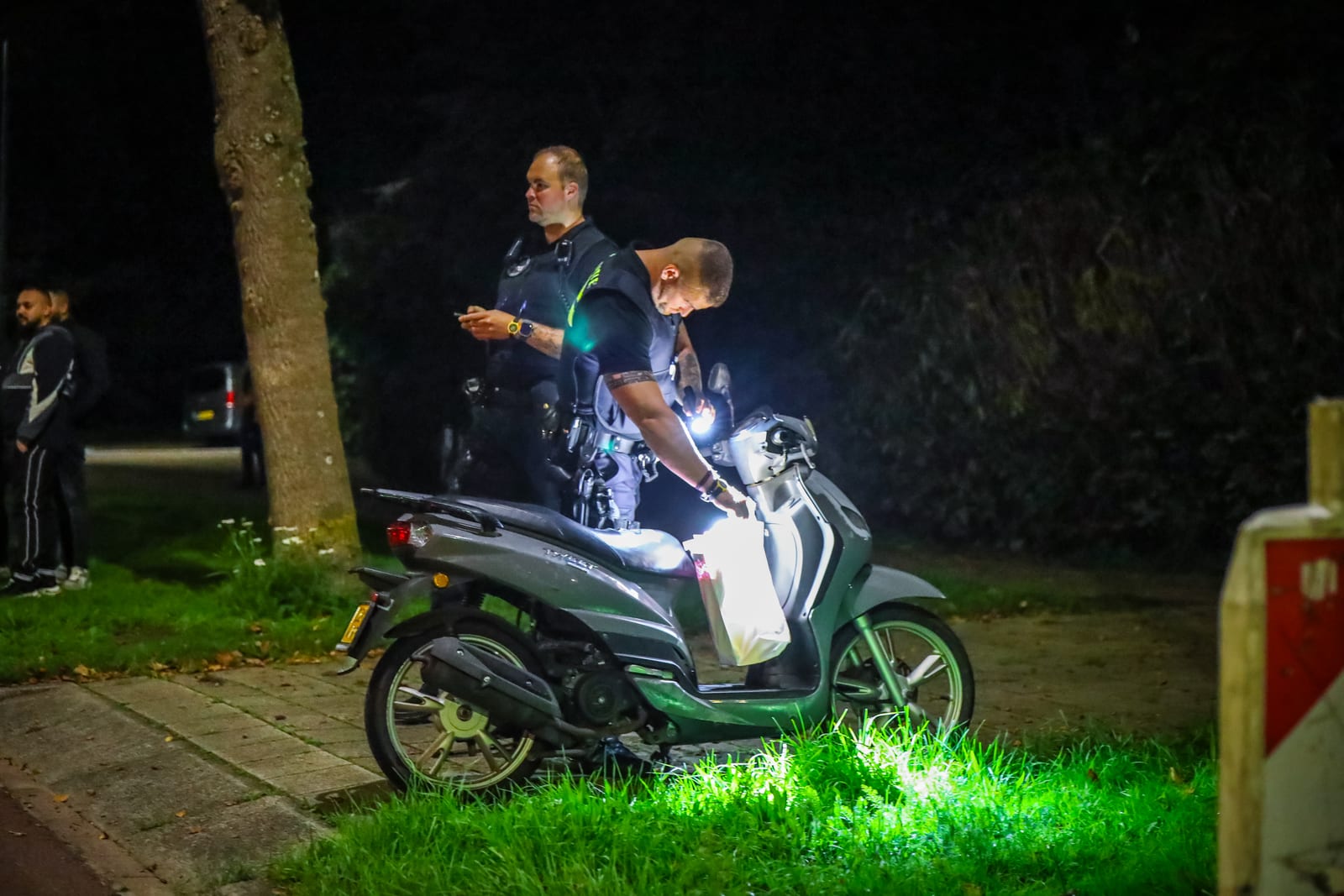 Scooterrijder zwaargewond na val bij wegversmalling op Ary Prinslaan in Schiedam – foto 2