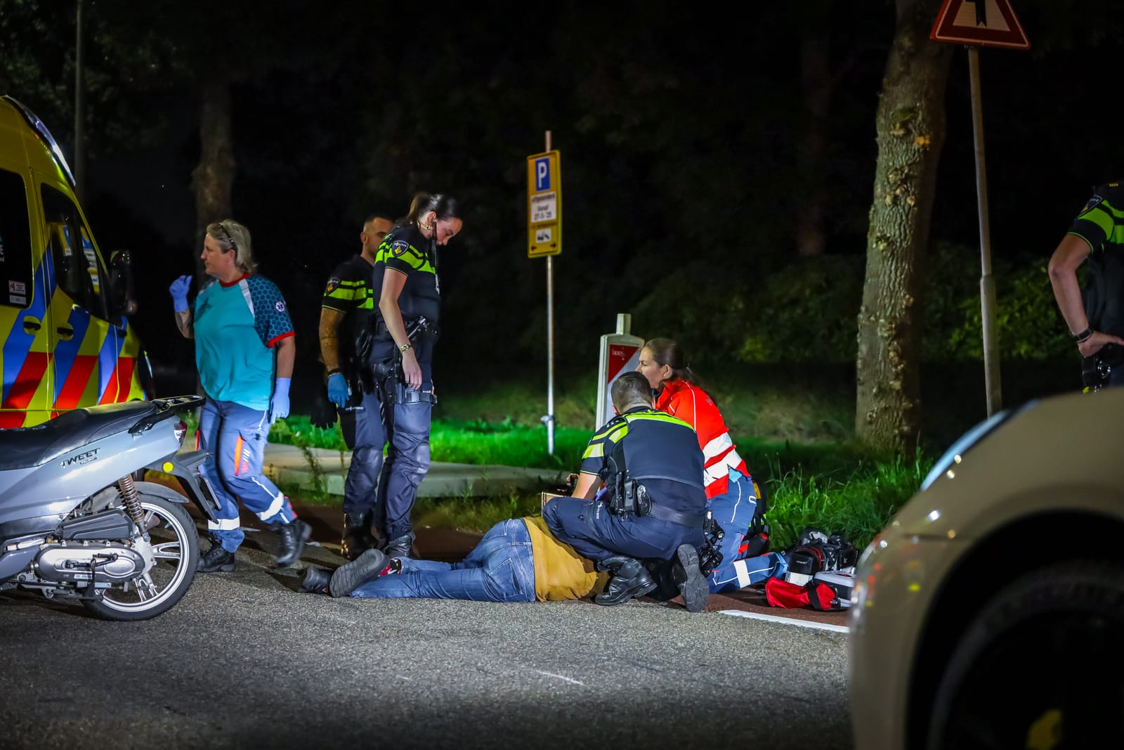 Scooterrijder zwaargewond na val bij wegversmalling op Ary Prinslaan in Schiedam – foto 7