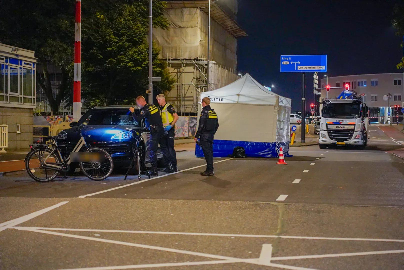 Dodelijk verkeersongeval in Rotterdam: fietser (40) ter plekke overleden, automobilist aangehouden – foto 3