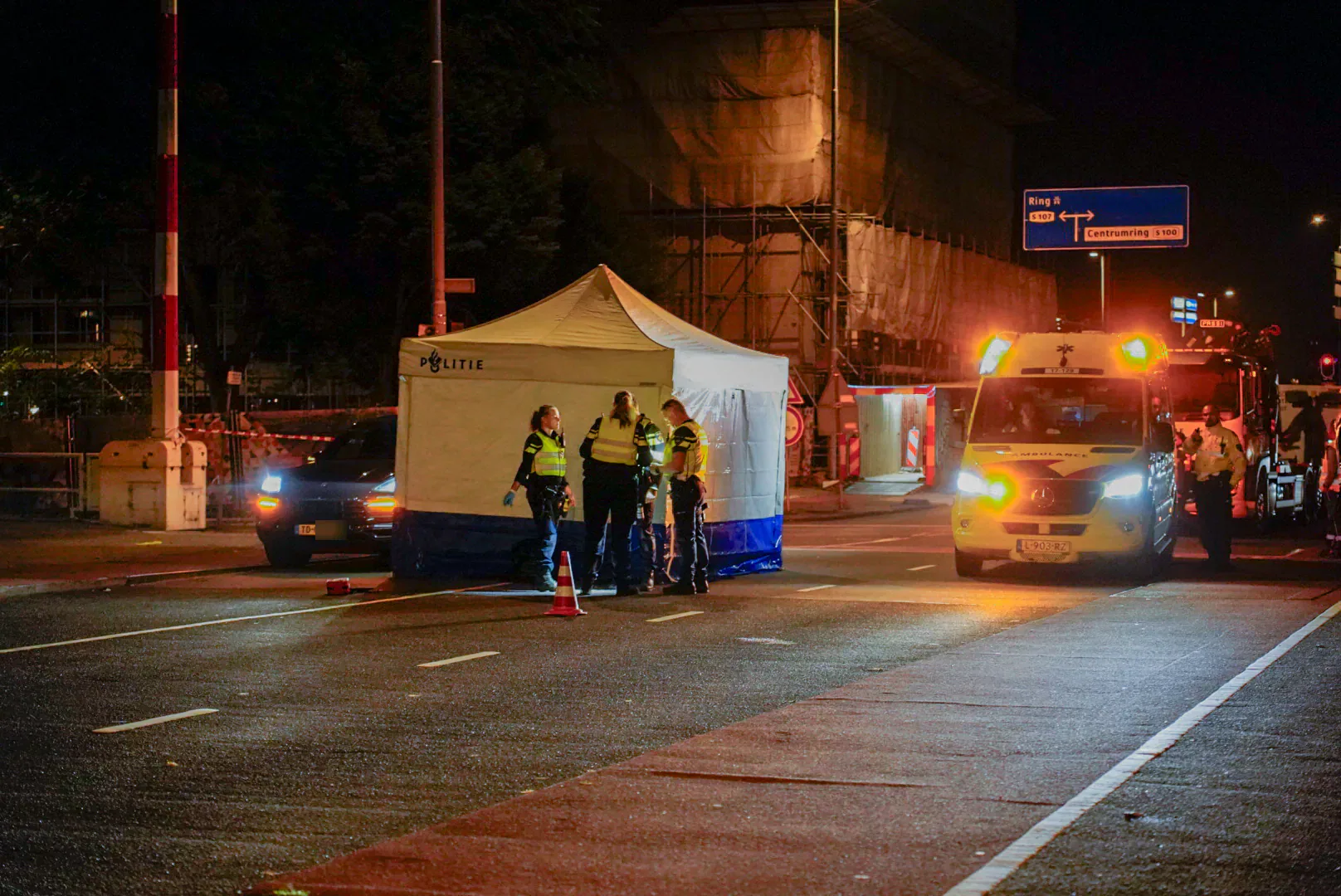 Dodelijk verkeersongeval in Rotterdam: fietser (40) ter plekke overleden, automobilist aangehouden – foto 9