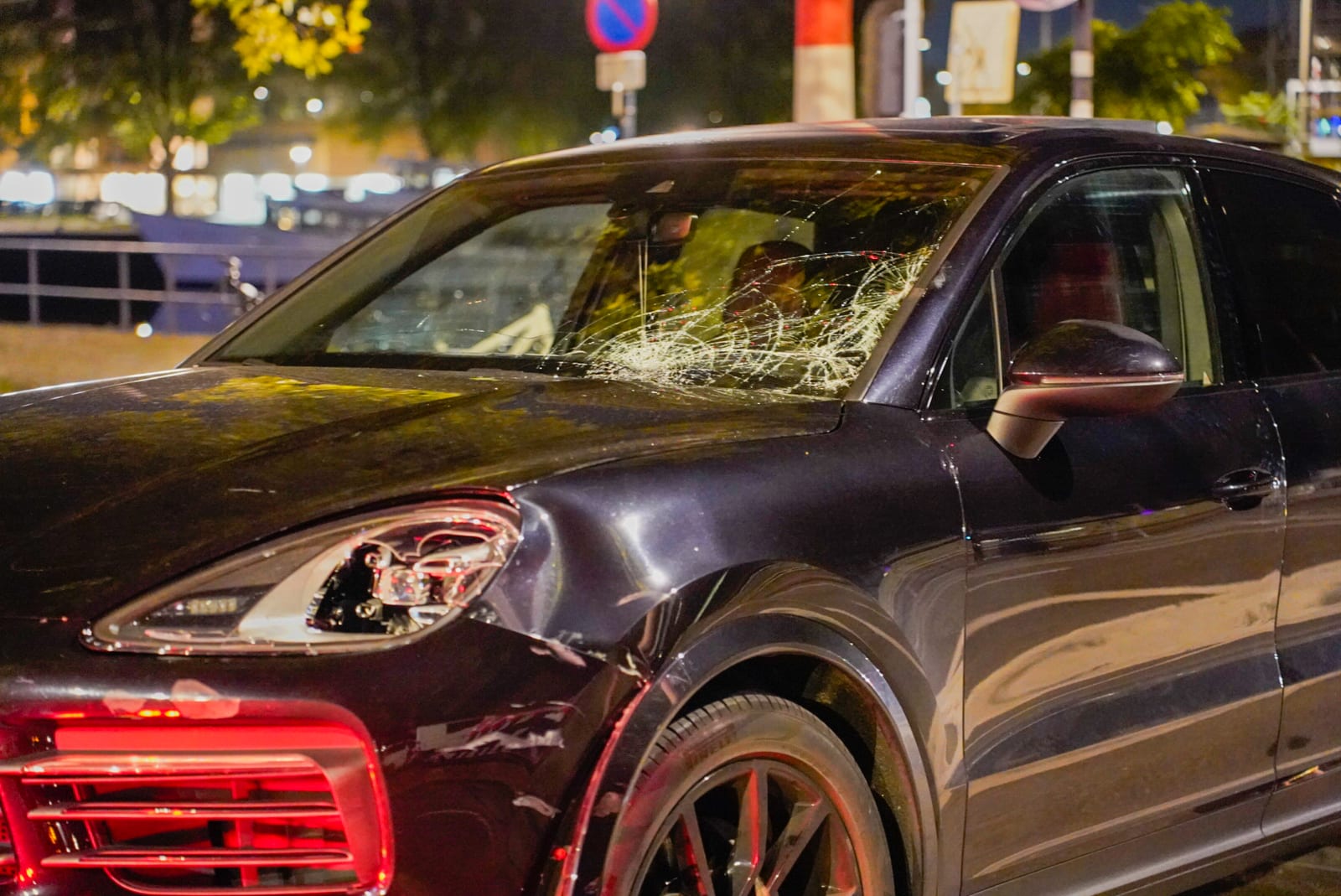 Dodelijk verkeersongeval in Rotterdam: fietser (40) ter plekke overleden, automobilist aangehouden – foto 6